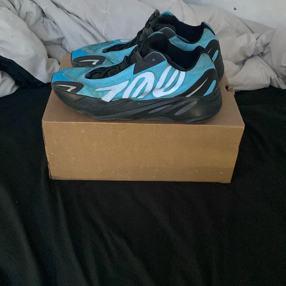 Yeezy 700 mnvn blue